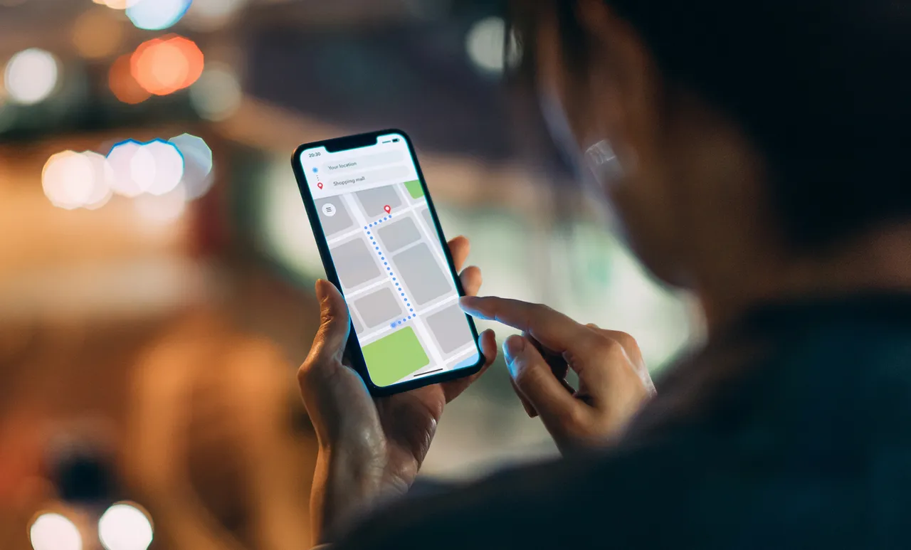 smallest GPS tracker in the world for only 9 Dollars