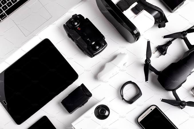 10 Gadgets Every Tech Enthusiast Should Own
