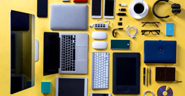 10 Must-Have Tech Gadgets for College Students in 2025