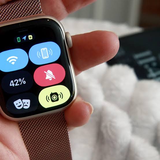 10 Ways the Apple Watch Can Simplify Your Life in 2025